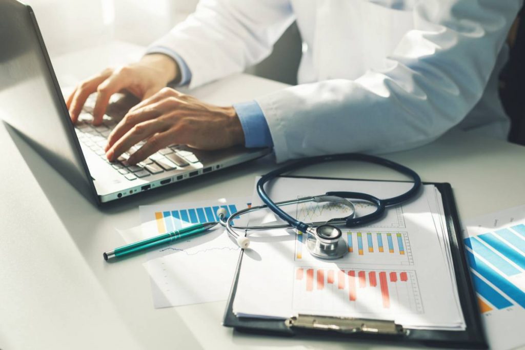 Secteur médical : la particularité des chaussures de travail