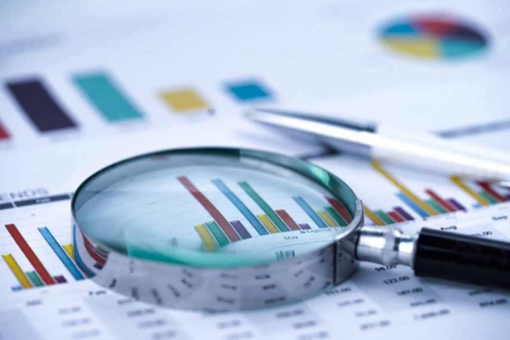 Comptabilité : faut-il choisir la tenue intégrale ou partagée ?