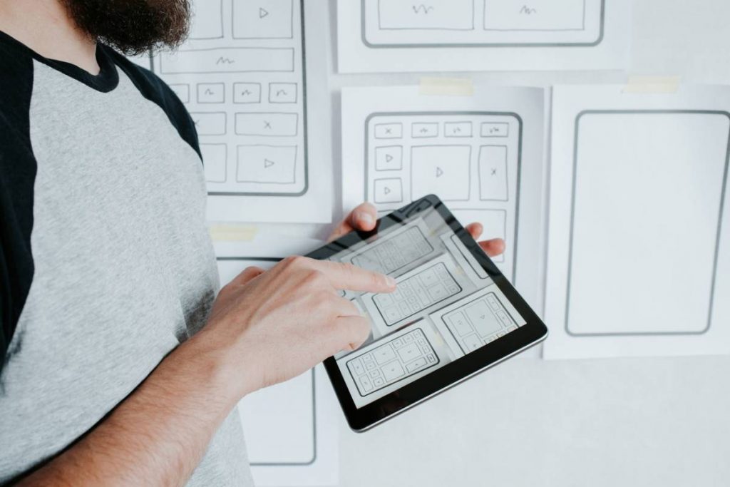 Quel professionnel choisir pour créer son site web avec l'IA