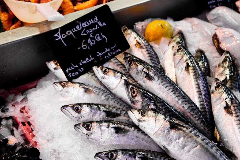 Comment une poissonnerie peut-elle se démarquer dans un marché compétitif ?