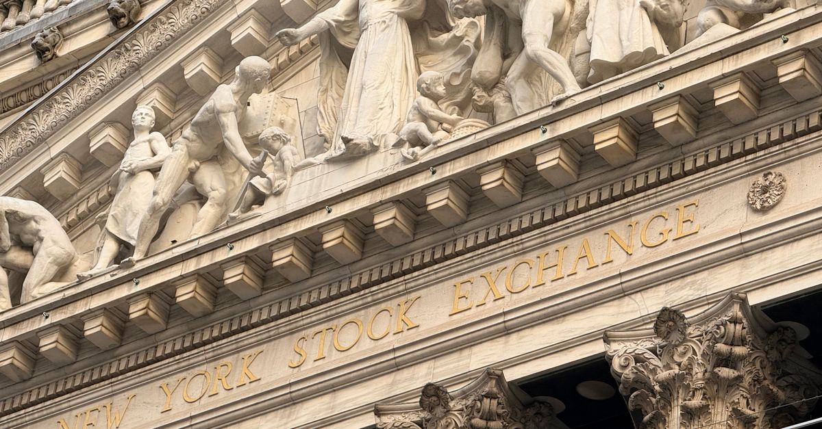 Façade de la Bourse de Paris avec colonnes néoclassiques, siège d'Euronext qui gère l'indice CAC 40